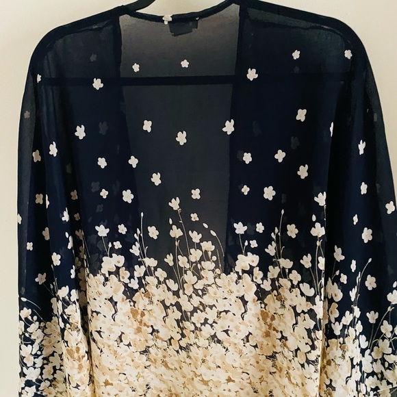 Cover up - Picture 3 of 7